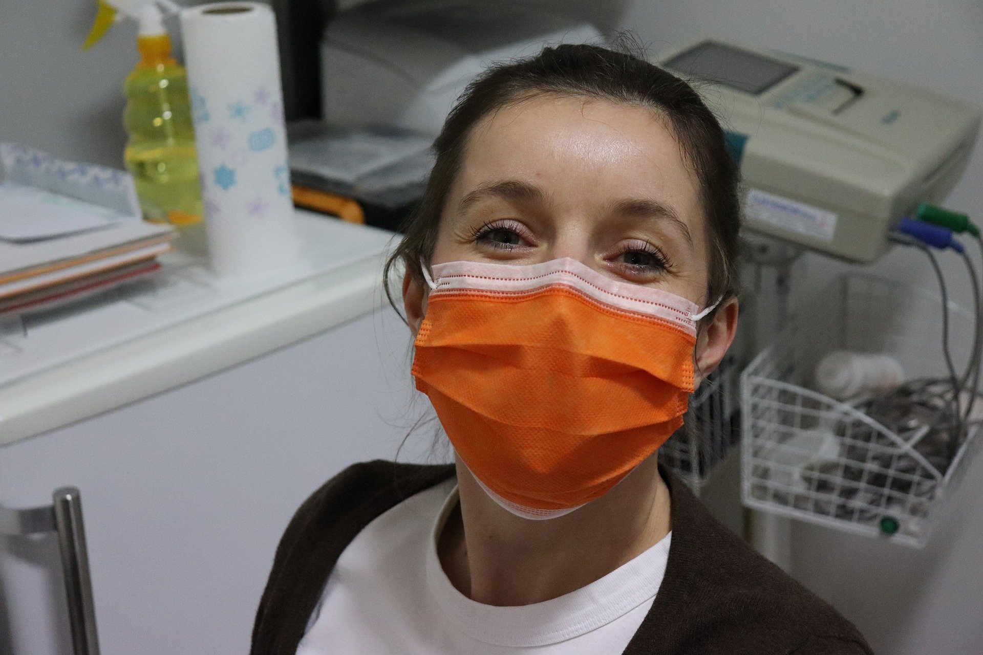 healthcare worker wearing a mask while at work